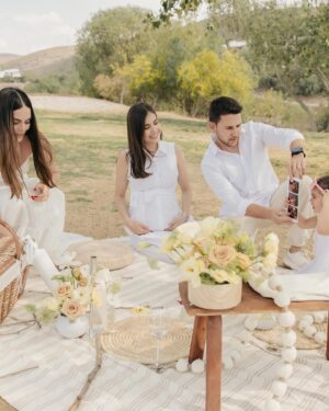 Ximena Navarrete Instagram - Tiempos muy felices 🤍 gracias por hacer este momento muy especial @m.i.event_planning @lavioleteraslp !!!