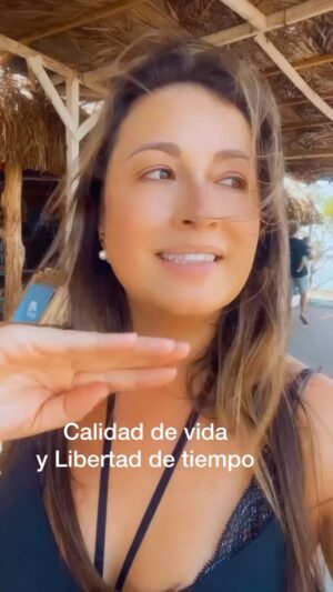 Ximena Rubio Instagram - Calidad de vida ✨Paz interior y✨Libertad de tiempo 
para eso es que los entreno !!!
 •••Si quieres tomar mi entrenamiento de INTELIGENCIA FINANCIERA Y PROSPERIDAD, comunícate al 
📲 57 322 720 4017
✨✨✨✨✨✨✨
Vine por 3 días y llevo 17, este lugar tiene magia y aún más mágico lo es no solo poder trabajar desde cualquier lugar, sino estar en PAZ sin importar el lugar 
para mí eso hace parte importante de la PROSPERIDAD ✨

Gracias @noccoderai @flokorzer @panamakitecenter @solepanama por hacerlo especial