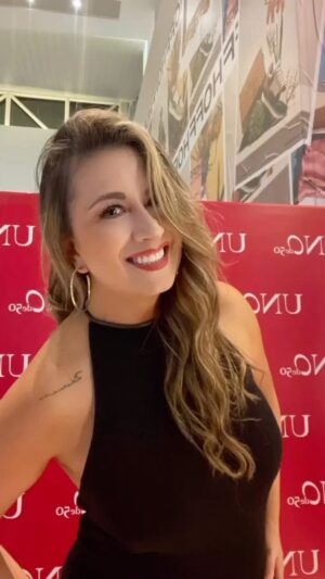 Ximena Rubio Instagram - 💄💋 No pensé en copy, me encanta la canción y la quería compartir con ustedes por aquí 🎶

Que nombre le ponemos a la foto ?