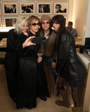 YOSHIKI Instagram - In Tokyo with amazing friends.
I worked with Mica in the cover of VOGUE before.
東京で友達と会った🍓🥂
Micaとは以前一緒にVOGUEの表紙をやった

Yoshiki 

#mica #vogue #yoshiki #model #voguecover #vogue表紙 #edition #yoshikipommery 🥂 #tokyo #champagne
#MicaAragarnaz #beck