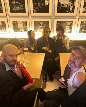 YOSHIKI Instagram - In Tokyo with amazing friends.
I worked with Mica in the cover of VOGUE before.
東京で友達と会った🍓🥂
Micaとは以前一緒にVOGUEの表紙をやった

Yoshiki 

#mica #vogue #yoshiki #model #voguecover #vogue表紙 #edition #yoshikipommery 🥂 #tokyo #champagne
#MicaAragarnaz #beck