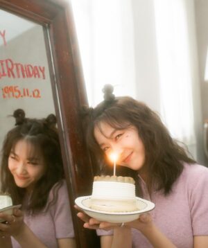 Ya-Gi Lai Instagram - 2023.11.12
Happy birthday to me 🎂💜✨

時間真的好快  真的

謝謝一直在的妳/你們 ，
總讓我知道自己是多麽幸福的人。

前陣子有段期間狀態確實不太好，
在心比較脆弱時經歷了一些事，
從一本書、一場展覽、一段真誠被理解的對談、一些日常的可愛時刻中獲得許多力量。
現在已經好很多，而且是會更好的感覺。

喔！在這一年也因為拍攝新作品、新合作、表演課、打排球認識到許多新朋友😆
（下面的萬年願望也把你們許進去囉！）

永遠不變也最重要的生日願望
希望所有我愛和愛我的人都身體健康🫶🏻

謝謝最親愛的賴拔 芬妮
謝謝勇敢努力的自己

生日快樂  期待未來𓂃𓈒𓏸︎︎︎︎⁡

Photo ｜@liupitz_eyes 
makeup &hair ｜@mikamikatsai