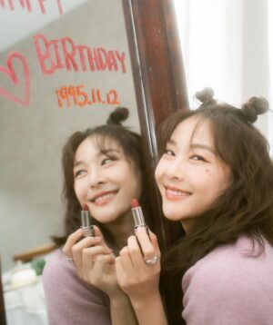Ya-Gi Lai Instagram - 2023.11.12
Happy birthday to me 🎂💜✨

時間真的好快  真的

謝謝一直在的妳/你們 ，
總讓我知道自己是多麽幸福的人。

前陣子有段期間狀態確實不太好，
在心比較脆弱時經歷了一些事，
從一本書、一場展覽、一段真誠被理解的對談、一些日常的可愛時刻中獲得許多力量。
現在已經好很多，而且是會更好的感覺。

喔！在這一年也因為拍攝新作品、新合作、表演課、打排球認識到許多新朋友😆
（下面的萬年願望也把你們許進去囉！）

永遠不變也最重要的生日願望
希望所有我愛和愛我的人都身體健康🫶🏻

謝謝最親愛的賴拔 芬妮
謝謝勇敢努力的自己

生日快樂  期待未來𓂃𓈒𓏸︎︎︎︎⁡

Photo ｜@liupitz_eyes 
makeup &hair ｜@mikamikatsai
