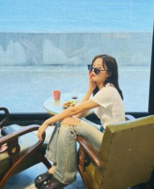 Ya-Gi Lai Instagram - 🌧️🌊🎶 🫶🏻
天空偶爾飄著雨 海面偶爾不平靜
謝謝身邊擁有的愛與溫柔
晴天時再來一次吧  我說好