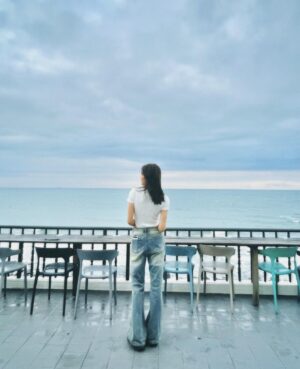 Ya-Gi Lai Instagram - 🌧️🌊🎶 🫶🏻
天空偶爾飄著雨 海面偶爾不平靜
謝謝身邊擁有的愛與溫柔
晴天時再來一次吧  我說好