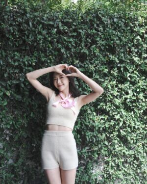 Ya-Gi Lai Instagram - 🎀🫶🏻🌿
「我們擁有的最大的自由，就是可以選擇如何回應發生的事。」-The Boy, the Mole, the Fox and the Horse

我是雅琪，想透過小小的影響力，在10.22國際乳癌防治日這天跟女孩們說，關注自己的身體變化是每一位女性愛自己最直接的表現，醫療科技不斷進步，面對乳癌，放棄從來不是選項。
願所有堅強的心，都能好好放心 ❤︎‬

三陰性乳癌完整影片🔗 https://lihi3.cc/3QGT0

Photo @jocelyn_0120 @flaneues_120 
#三陰性乳癌 #乳癌防治 #國際乳癌防治月