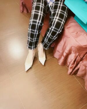 Ya-Gi Lai Instagram - ：「要幸福唷💐💖」
如果說 “人生每個階段會有不同的人停留”
那麽很開心大學畢業後的我們依舊在彼此生命裡
不會忘記這段友誼相遇在「605」
當了四年室友參與青春也參與妳的愛情
能以伴娘的身分參與妳邁入新階段真的好感動
恭喜阿旭and 于  要幸福要健康 🫶🏻✨🎊

最後三張分別
1.大一的女子宿舍605
2.一起用獎學金去泰國的我們
3.新娘子下班之辦婚禮真的好累🤣？