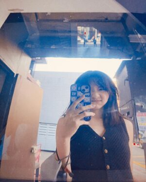 Ya-Gi Lai Instagram - 🍂🩵✨💇🏻‍♀️ 
告別20公分與秋天街道上的陽光