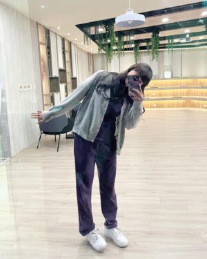 Ya-Gi Lai Instagram - 今天點名這位女孩🎬🧩👻
熱心善良 嘴巴總是快腦袋2拍
It’s 田欣but 大家叫他芭比💜
#女兒大人加個賴