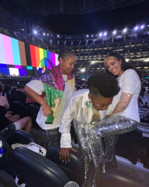 Yaani King Mondschein Instagram - HAPPY BIRTHDAY TO THE QUEEN @beyonce!!🐝🎂
 As her official lead backup dancers- MelKiYaancé - we went to support her Saturday night. Due to unexpected pinky toe injuries we couldn’t perform but it was still a good show…😬
Life changed. 
Inspiration unlocked. 
Love deepened. 
#RenaissanceWorldTour