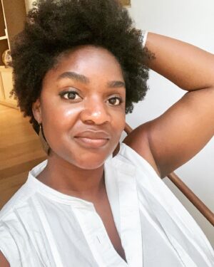 Yaani King Mondschein Instagram - Feeling loved. Unconditionally. 
And the day just started. 
Birthday Magic in full effect. 
Thank you, @amondschein my love for already making my day so special! And Thank You all for the birthday wishes!💋 🥰✨🎂🦁 #810 #YesIdidTheseNailsToo