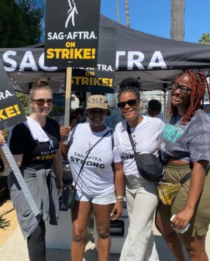 Yaani King Mondschein Instagram - #PICKETures from this week at Netflix with some beautiful people!!
Come out and support! You don’t have to be in the union to stand in solidarity with us! We’re ALL affected by this wave of corporate greed.  Enough is Enough. 💪🏾💪🏾
#SAGAFTRAstrong #Power2Performers #WGAstrong