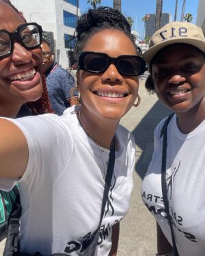 Yaani King Mondschein Instagram - #PICKETures from this week at Netflix with some beautiful people!!
Come out and support! You don’t have to be in the union to stand in solidarity with us! We’re ALL affected by this wave of corporate greed.  Enough is Enough. 💪🏾💪🏾
#SAGAFTRAstrong #Power2Performers #WGAstrong