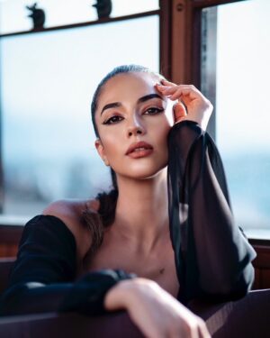 Yağmur Çokgenç Instagram - ☀️☀️☀️
📸 @celebibariss 
💄 @elifsezginerrr