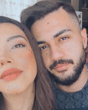 Yağmur Çokgenç Instagram - Beni özlediğini biliyorum bende seni çok özledim. Ben yokken tüm yüz temizleme ürünlerimi, kremlerimi son ve en önemlisi maskelerimi rahat bırak. Görüşürüz kardeşim