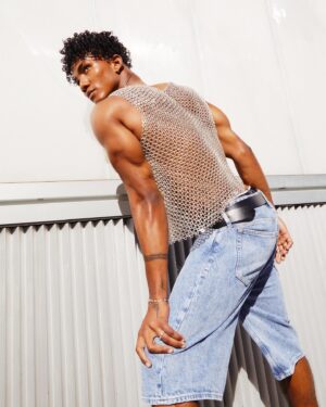 Yainer Ariza Instagram - My Interview For @shangaycom Is Finally Outtttt ! 
.
Photographer @rubenvallejo_ photographer
Makeup @patriciabrog 
Stylist @Aaron_gil_stylist
Periodista @youartfree 
Asistente digital @albasanr 
BTS @pablocdj 
Top by @byalexandrino 
Shorts @calvinklein 
.
Mi primera entrevista con una revista europea ‼️ 🫣❤️‍🔥 Gracias a la familia de @shangaycom por la invitación y a @oriolpamies @alfalfie por hacer esto posible ! Mucho amor para ustedes 🤍 Ya todos pueden leer la entrevista virtual con el link que esta en mi IG storie ;) Alli Hablo sobre mi experiencia de vida en las giras con los artistas que eh tenido el placer de trabajar 🙏🏾
.
Súper agradecido con la vida por tantas oportunidades , Vamonosssss !