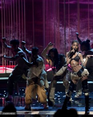 Yainer Ariza Instagram - @tyla X BET Awards 2024 🇿🇦🇨🇴
.
This was such a very inspiring experience from the beginning to the end !!! 
Thank you to the SA Power Rangersss, @litchi_hov & @tanishascott and the whole team for opening the doors and let me be part of this very important moment for you guys ❤️ very grateful for that for real !! To  feel you guys energy and dance together on stage so beautifully ! Muchas Graciass 🙏🏾