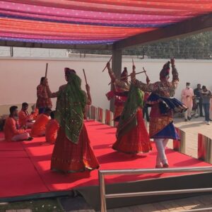 Yainer Ariza Instagram - RIHANNA x INDIA 🇮🇳 
.
.
.
Choreography by @parrisgoebel 
Assisted by @nat_bat_ @gab.robert 
.
#rihanna #india #rihindia