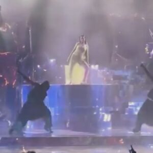 Yainer Ariza Instagram - RIHANNA x INDIA 🇮🇳 
.
.
.
Choreography by @parrisgoebel 
Assisted by @nat_bat_ @gab.robert 
.
#rihanna #india #rihindia