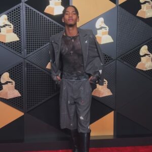 Yainer Ariza Instagram - 66th GRAMMYS AWARDS W/ @dualipa 
.
.
Muy orgulloso me siento de mi , de donde vengo y a donde eh llegado siendo bien terco y siempre invirtiendole toda mi energia, pasion y amor a mi carrera con la danza ! Es muy loco pensar en todos  los escenarios tan increíbles y mágicos que eh pisado despues de tanto tiempo de trabajo y sacrificios!! 
.
Ayer baile por primera vez en los grammys con el corazón lleno de felicidad y pensando en todos aquellos a quien amo con mi vida !!! Ustedes son parte fundamental de mi y no saben cuanto ! Mi familia , mis amigos mas cercanos y el amorsh 🙃 Les agradezco tanto el amor y el apoyo que siempre le han brindado al Yai 🥲❤️
.
Mucho amor for this girls @charmladonna @sharon.june @sammileejayne @cleartalentgroup WE ATE THAT LOL ❤️‍🔥 had the best time on stage dancing with so many talented humans 💫
.
GRACIASSSSS 
#grammys2024 #colombiarepresent