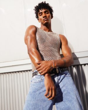 Yainer Ariza Instagram - My Interview For @shangaycom Is Finally Outtttt ! 
.
Photographer @rubenvallejo_ photographer
Makeup @patriciabrog 
Stylist @Aaron_gil_stylist
Periodista @youartfree 
Asistente digital @albasanr 
BTS @pablocdj 
Top by @byalexandrino 
Shorts @calvinklein 
.
Mi primera entrevista con una revista europea ‼️ 🫣❤️‍🔥 Gracias a la familia de @shangaycom por la invitación y a @oriolpamies @alfalfie por hacer esto posible ! Mucho amor para ustedes 🤍 Ya todos pueden leer la entrevista virtual con el link que esta en mi IG storie ;) Alli Hablo sobre mi experiencia de vida en las giras con los artistas que eh tenido el placer de trabajar 🙏🏾
.
Súper agradecido con la vida por tantas oportunidades , Vamonosssss !
