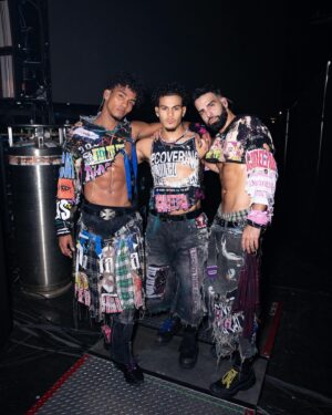 Yainer Ariza Instagram - ❤️‍🔥 needed to post this from the scarlet tour ! @scarletshifterss @dojacat 
.
Thanks for this nice pics @jpwphoto 🫶🏾
The fit thoooo @brettalannelson @mstr_of_disguise