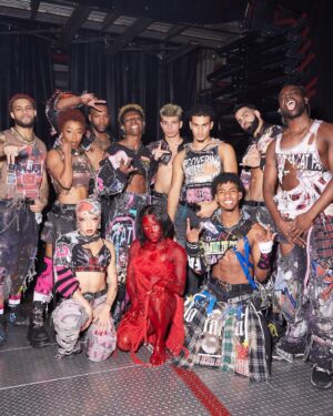 Yainer Ariza Instagram - ❤️‍🔥 needed to post this from the scarlet tour ! @scarletshifterss @dojacat 
.
Thanks for this nice pics @jpwphoto 🫶🏾
The fit thoooo @brettalannelson @mstr_of_disguise
