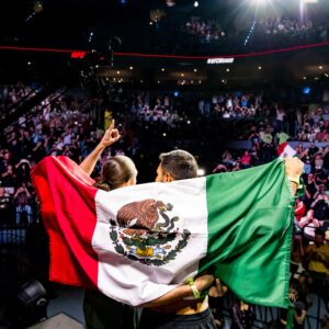 Yair Rodríguez Instagram - Que se note lo bonito! Viva México 🇲🇽
.
@aleksito.o 📸