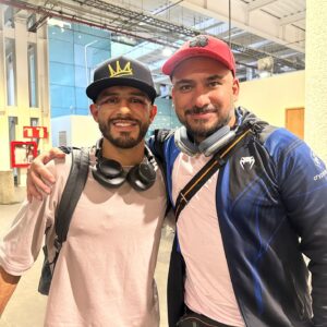 Yair Rodríguez Instagram - En mi viaje de regreso a Mexico 🇲🇽 me encontré con muchas personas que fueron a vernos pelear en Las Vegas, venía súper agüitado y no sabía que esperar. Me encontré con personas en el aeropuerto que solo tuvieron palabras de aliento para mi y alguien hasta me regalo una bandera 🇲🇽 y me dijo: gracias por representarnos siempre tan chingon! Esta bandera te la mereces tú! Y la verdad llore. 
También tope a mi carnal y paisano @alexmonthy ya llegando a Mexico y me dijo “la vida siempre da revanchas” y seguro vendrá la tuya. 
Hoy estoy mejor y mi pensamiento más claro. 
Descansare, me recuperare y volveré a hacer lo que amo siendo mejor que antes. 💪🏼🇲🇽🙏🏽
Gracias por tanto!
