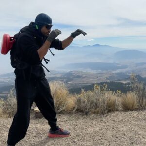 Yair Rodríguez Instagram - Actúa normal te estoy grabando 👀🌋
.
Hermosa vista desde el volcán nevado de Toluca, se alcanzaban a ver el Popocatépetl y el iztaccíhuatl a nuestra espalda. Hoy fueron 5km corriendo y 14km en bici 🚲 nada mal para un ombligo de semana! Saludos 🫡