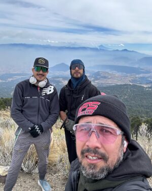 Yair Rodríguez Instagram - Actúa normal te estoy grabando 👀🌋
.
Hermosa vista desde el volcán nevado de Toluca, se alcanzaban a ver el Popocatépetl y el iztaccíhuatl a nuestra espalda. Hoy fueron 5km corriendo y 14km en bici 🚲 nada mal para un ombligo de semana! Saludos 🫡