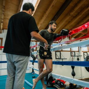 Yair Rodríguez Instagram - Tirando 💥 💥 💥 gzos! 
.
Gracias carnal @tonygonzalezs_  por las pics 📸 quedaron perronas!