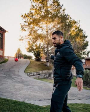 Yair Rodríguez Instagram - Hace poco recordé que no se necesita mucho para ser felices. 
.
.
@aleksito.o 📸