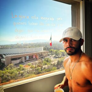 Yair Rodríguez Instagram - La gloria está asegurada para quienes luchan día con día y no  dejan que las dudas los consuman dejando todo en cada momento, no hay imposibles para aquellos que así lo crean.
.
Yair Rodriguez.