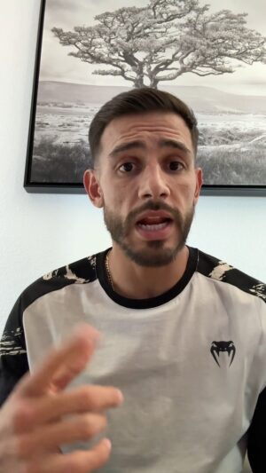 Yair Rodríguez Instagram - Hey what’s up everybody! 

I wanted to let everyone know that I’ve partnered with BetOnline.AG!  @betonline_ag 

I just did an interview with Rashad Evans on The Fight Guys Podcast. Go check that out, the link will be posted in my Instagram stories. 

Go check that interview out on YouTube and leave a comment in the comment section, and you’ll automatically be entered to win one of two signed gloves from me! 

Link: https://youtu.be/ZiO916tKHJY

So everyone go check out the interview, place your bets on BetOnline.AG, and looking forward to everyone watching the fights this weekend!