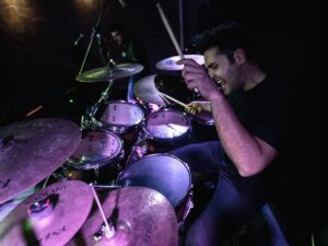 Yalçın Hafızoğlu Instagram - 15 Ekim @arizakontrolsaati @thewallsaloon  sahnesinden.  @livemetalshots