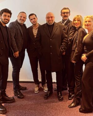 Yalçın Hafızoğlu Instagram - 'Arap Kadri ve Tarzan' filminin galasından... Yakında sinemalarda.

@arapkadrivetarzan 
@ahmetmumtaztaylanofficial 
@neocu 
@melisisiten 
@yucezerey 
@buketkahraman 
@eliforgun 
@berkaykahraman 
@sinan_catikkas 

---------

Takım: @niyazierdogan 
Styling: @eeceylemm