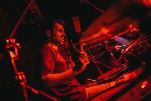 Yalçın Hafızoğlu Instagram - "abi davul çalarken iyi stres atıyorsundur?"

Cevabı için yarın (7 Eylül) 21.00' da Alkera İzmir konserine bekleniyorsunuz. Detaylar Alkera profilinde.

@alkeraband
