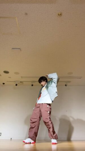 Yamashita Coki Instagram - Standing Next to Youサビ🔥🏜️ 踊ってみました🥵 #jungkook #jk #standingnexttoyou #bts
