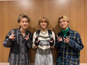 Yamashita Coki Instagram - ホミパリTwenty-2 Birthday Zepp Tour in大阪🐙

地元から最高の初日スタートを切れました🎂💨🔥

あと3公演きてくれはるホミにネタバレはしないように一旦しておきます！笑
#ホミパリ感想文 でバレてきてはおりますが😂
沢山の感想文もお待ちしております！

大阪スペシャルゲストにはもーりーしゅーとのお2人が来てくれまして、沢山ホーミーと呼んでくれてなんか勝手に嬉しくなってました☺️
特大ケーキのサプライズまでありがとうございました！

@hidetoshi_mori_official @shoot_mori_official 

このまま福岡、名古屋、東京まで無事で走り抜きます！
ホミもどうか無事で着いてきて下さい！

#ホミパリ　
#ホミパリ感想文