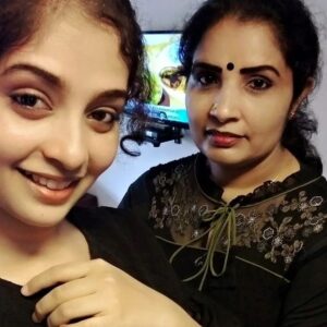 Yami Sona Instagram - Happy birthday 🥳to my wonderful mom❤️l love u Amma❤️😘