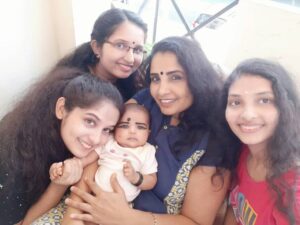 Yami Sona Instagram - Home is our happy place #familytime💕 #soulmates #sisters 😊❤