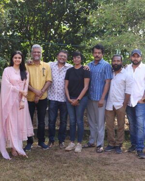 Yamini Yagnamurthy Instagram - Happy to share my next work for #raghuthatha written and directed by @iamsumankumar produced by @hombalefilms starring @keerthysureshofficial @ravindravijayisms @devadarshnichetan #msbhaskar and power team @ramcharantej.labani @chaluvegowda @editorsuresh @rhea_kongara @shruthimanjari  @uttra_93 #akashgirish @saifu.salam @mohan_su_re 
Thank you Universe 💫