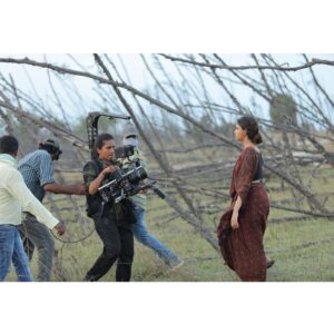 Yamini Yagnamurthy Instagram - A lot of learning and a great experience shooting #saanikaayidham with director @thatswatitis and team! Thanks to the most humble and kind talents @keerthysureshofficial ma’am @selvaraghavan sir 🙏 
@dhilipaction @screensceneoffl @siddarth1786 @zayd.zolo88 @saifu.salam @akashgirish_ @hey_karthi 
Million thanks to @easyrig ! 
#arrialexaminilf #signatureprimes #handheld #filmmakinglife #easyrig #easyrigvario5
 Pc @stillsthenimurugan