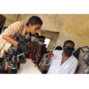 Yamini Yagnamurthy Instagram - A lot of learning and a great experience shooting #saanikaayidham with director @thatswatitis and team! Thanks to the most humble and kind talents @keerthysureshofficial ma’am @selvaraghavan sir 🙏 
@dhilipaction @screensceneoffl @siddarth1786 @zayd.zolo88 @saifu.salam @akashgirish_ @hey_karthi 
Million thanks to @easyrig ! 
#arrialexaminilf #signatureprimes #handheld #filmmakinglife #easyrig #easyrigvario5
 Pc @stillsthenimurugan