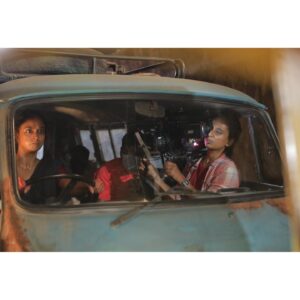 Yamini Yagnamurthy Instagram - A lot of learning and a great experience shooting #saanikaayidham with director @thatswatitis and team! Thanks to the most humble and kind talents @keerthysureshofficial ma’am @selvaraghavan sir 🙏 
@dhilipaction @screensceneoffl @siddarth1786 @zayd.zolo88 @saifu.salam @akashgirish_ @hey_karthi 
Million thanks to @easyrig ! 
#arrialexaminilf #signatureprimes #handheld #filmmakinglife #easyrig #easyrigvario5
 Pc @stillsthenimurugan