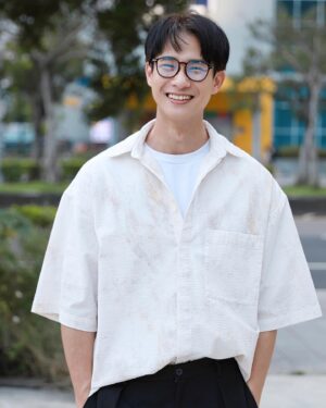 Yan-Ze Lu Instagram - 戴個眼鏡裝個年輕。
謝謝
@envious.pani 探班餵食賜照。