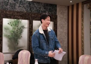 Yan-Ze Lu Instagram - 因為一霖跟晴天的婚禮，
難得的讓大家齊聚一堂！（真是謝囉🤣）
40頁戲接近40位演員，
搖滾區欣賞飆戲很過癮。
還請大家多多支持天道！
-
最後附上歡樂智瀚選集。
謝謝側拍:
@_p_yun_song_ 
@jane30523