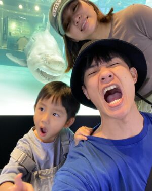 Yan-Ze Lu Instagram - 衝衝沖繩🫶🏼
第一次帶小孩出國旅遊，先選近一點的沖繩！
還好Finn第一次搭飛機就上手（？）

#familytrip 
#okinawa 
#sesoko