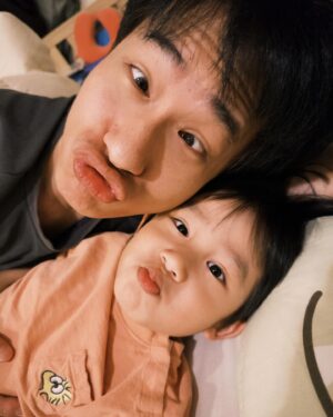 Yan-Ze Lu Instagram - 爸爸你好好笑喔 😆😆😆
我也要一起◑ε ◐